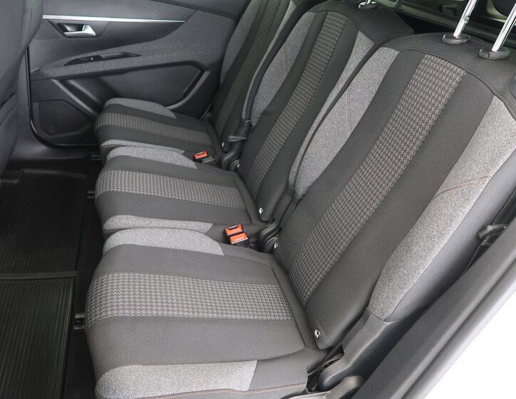 Peugeot 5008 SUV 1,2 l 96 kw