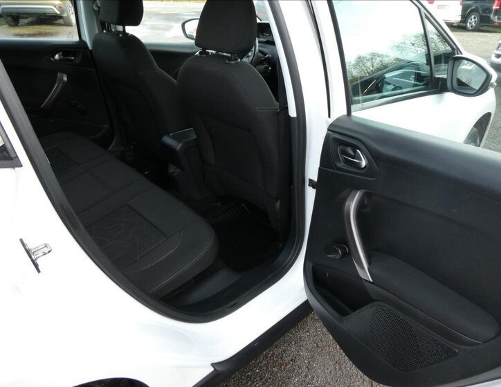 Peugeot 2008 SUV 1,2 l 60 kw