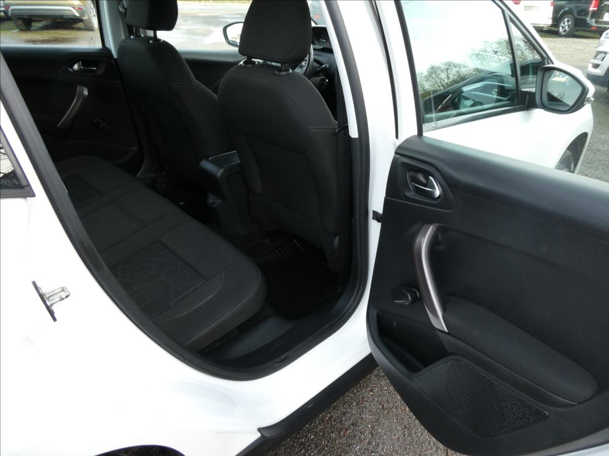 Peugeot 2008 SUV 1,2 l 60 kw