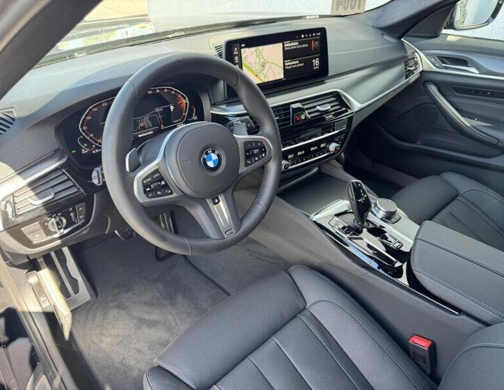 BMW Řada 5 Kombi 3,0 l 250 kw