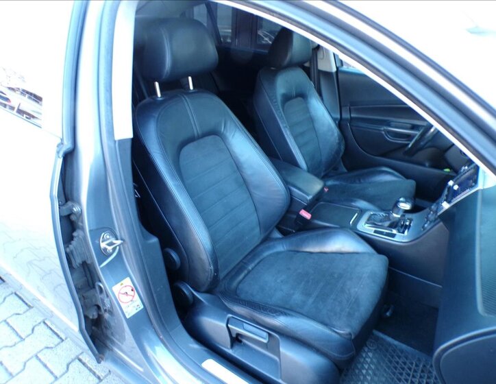 Volkswagen Passat Sedan / Limuzína 2,0 l 103 kw