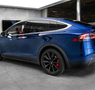 Tesla Model X 7