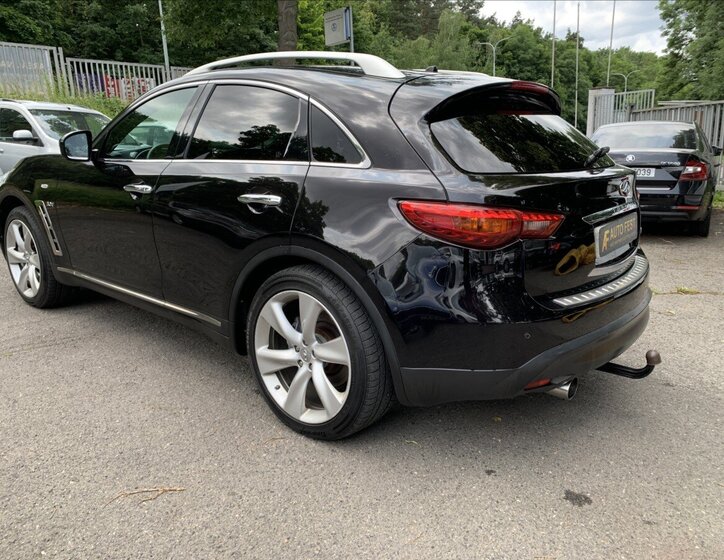Infiniti QX70 7