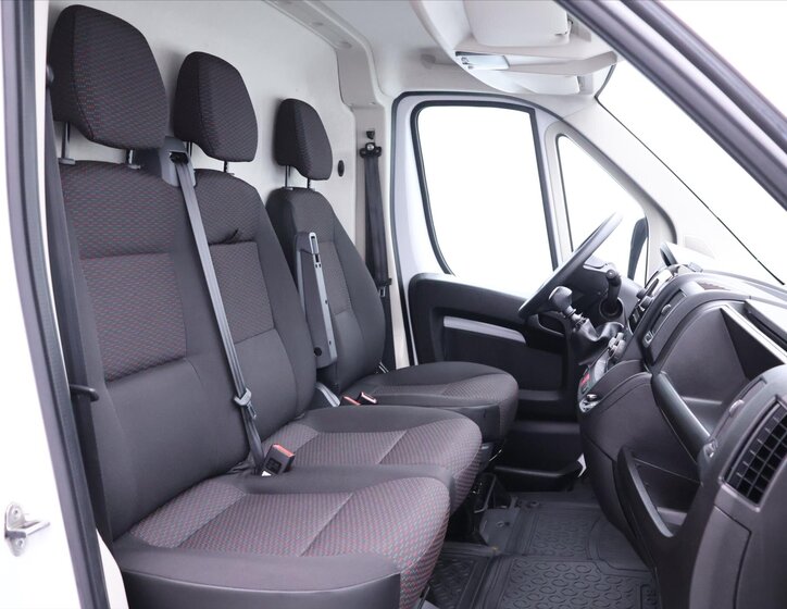 Peugeot Boxer Skříň 2,2 l 121 kw