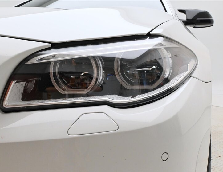 BMW Řada 5 Kombi 3,0 l 190 kw