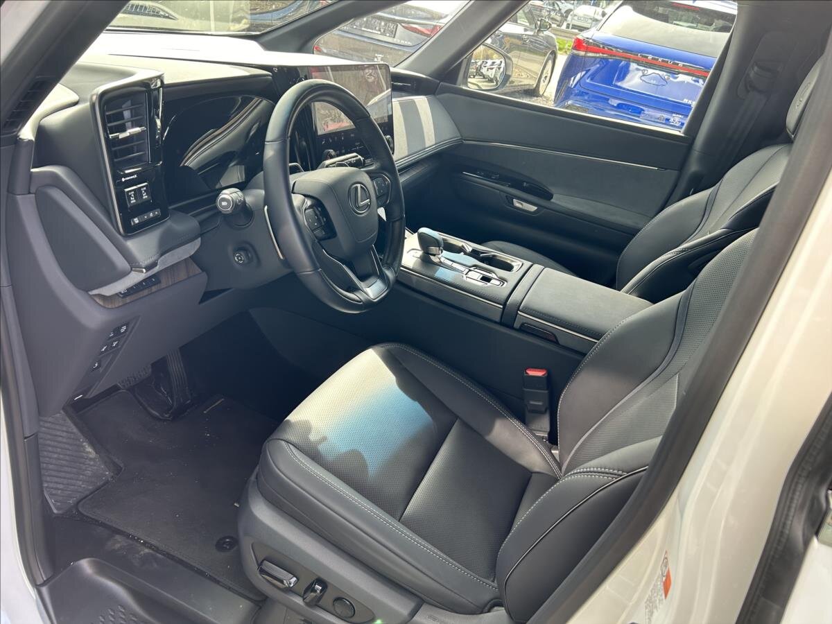 Lexus LM 350h VAN / Minibus 2,5 l 183 kw