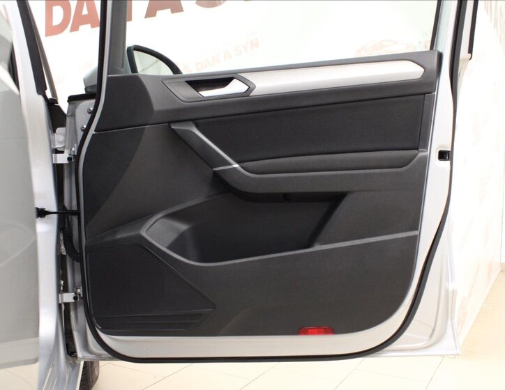 Volkswagen Touran 11