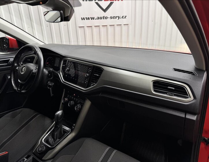 Volkswagen T-Roc SUV / Terénní 2,0 l 140 kw