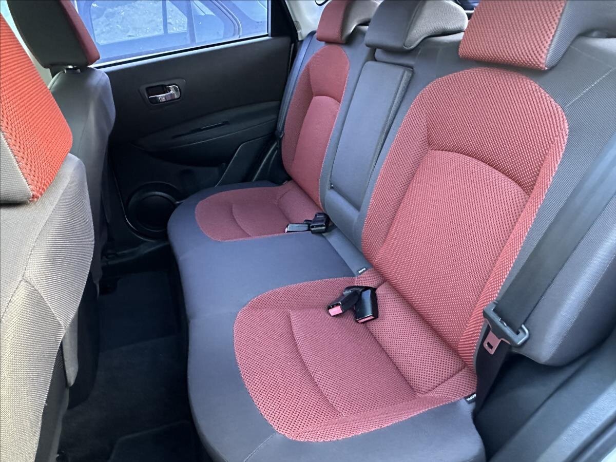 Nissan Qashqai SUV / Terénní 2,0 l 110 kw