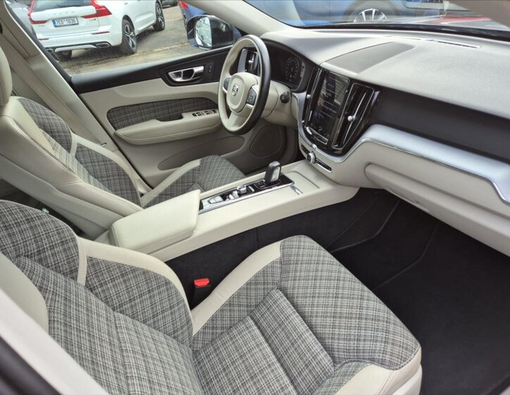 Volvo XC60 SUV / Terénní 2,0 l 145 kw
