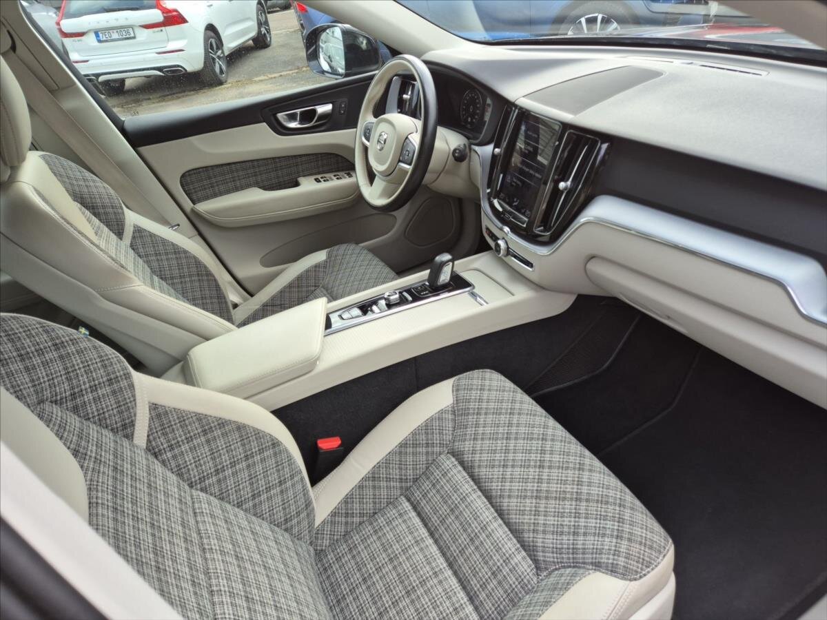 Volvo XC60 SUV / Terénní 2,0 l 145 kw
