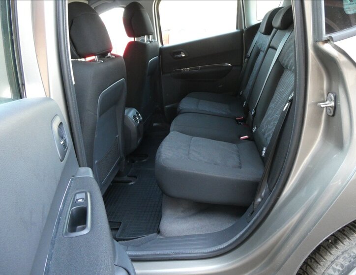 Peugeot 3008 SUV / Terénní 1,6 l 82 kw