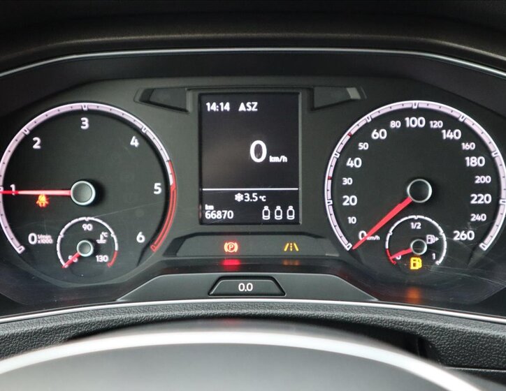 Volkswagen T-Roc CUV / Crossover 1,6 l 85 kw