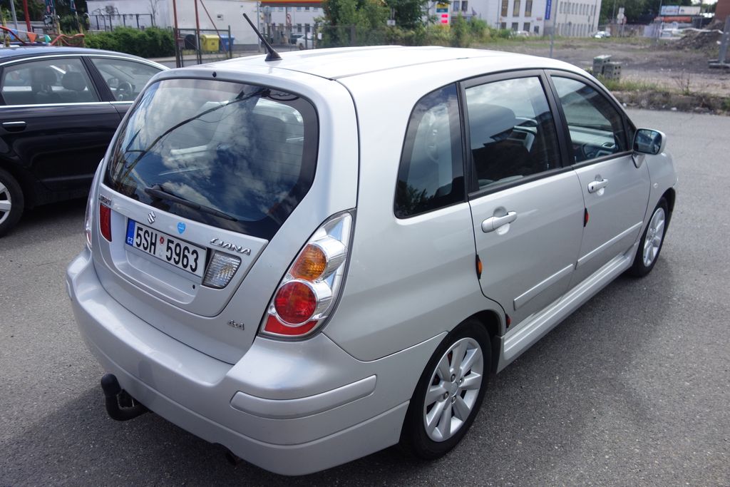 Suzuki Liana