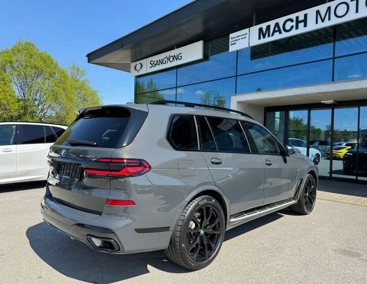 BMW X7 SUV / Terénní 3,0 l 250 kw