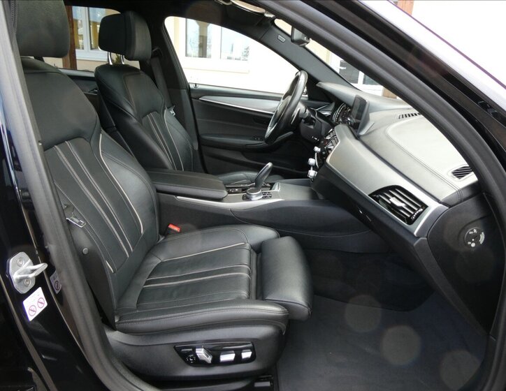 BMW Řada 5 Kombi 3,0 l 235 kw