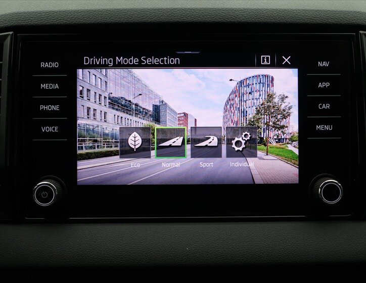 Škoda Karoq SUV / Terénní 1,5 l 110 kw