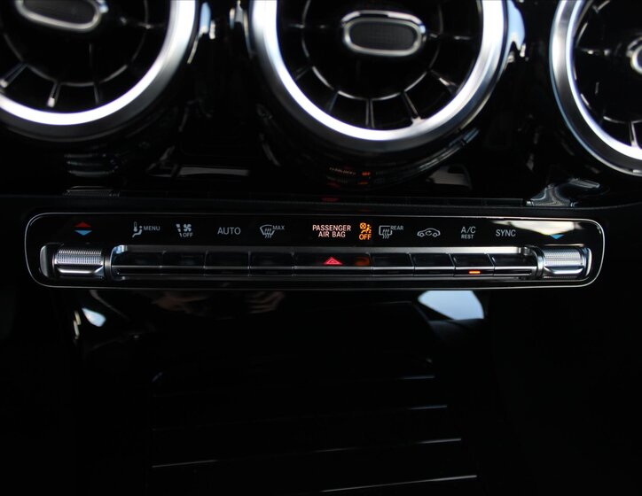 Mercedes-Benz CLA 22