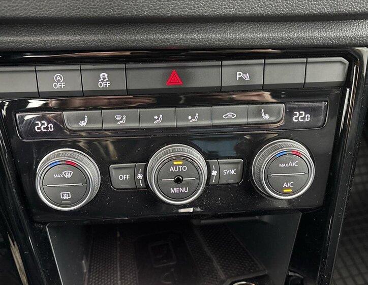 Volkswagen T-Roc SUV / Terénní 2,0 l 221 kw