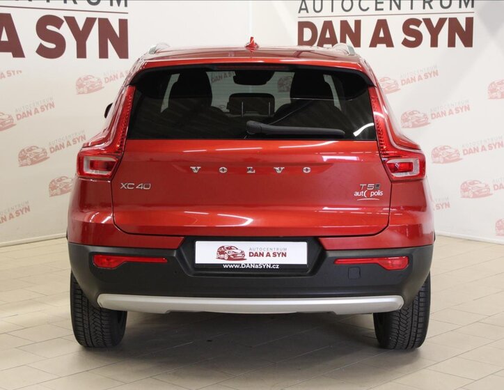 Volvo XC40 SUV / Terénní 2,0 l 182 kw