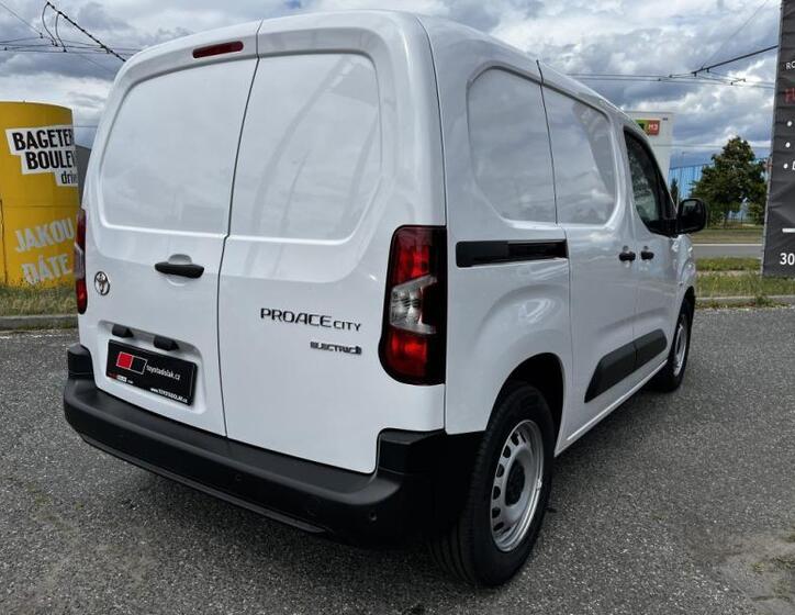 Toyota ProAce City 10