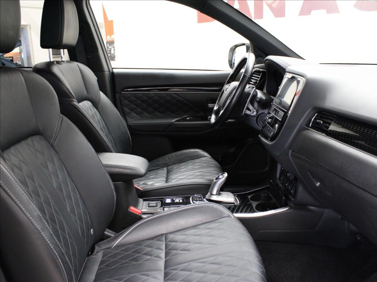 Mitsubishi Outlander SUV / Terénní 2,4 l 99 kw