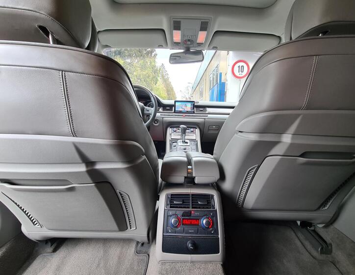 Audi S8 15