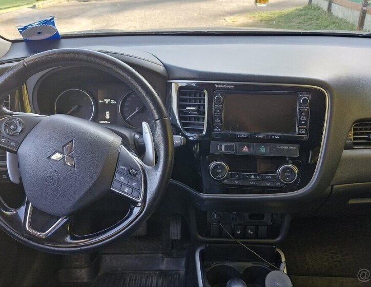 Mitsubishi Outlander 7