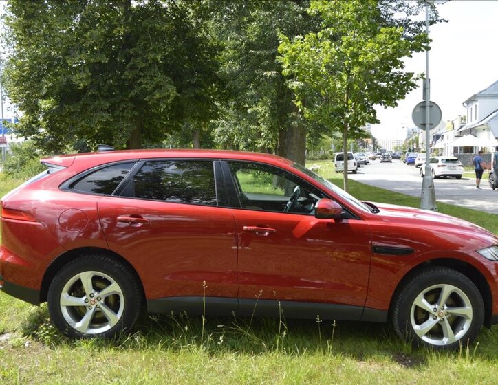 Jaguar F-Pace SUV / Terénní 2,0 l 177 kw