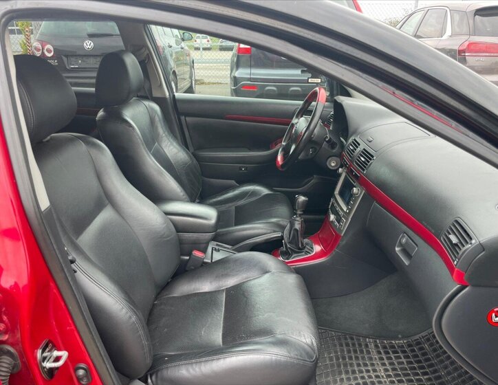 Toyota Avensis Kombi 2,0 l 93 kw