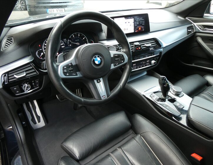 BMW Řada 5 Kombi 3,0 l 235 kw