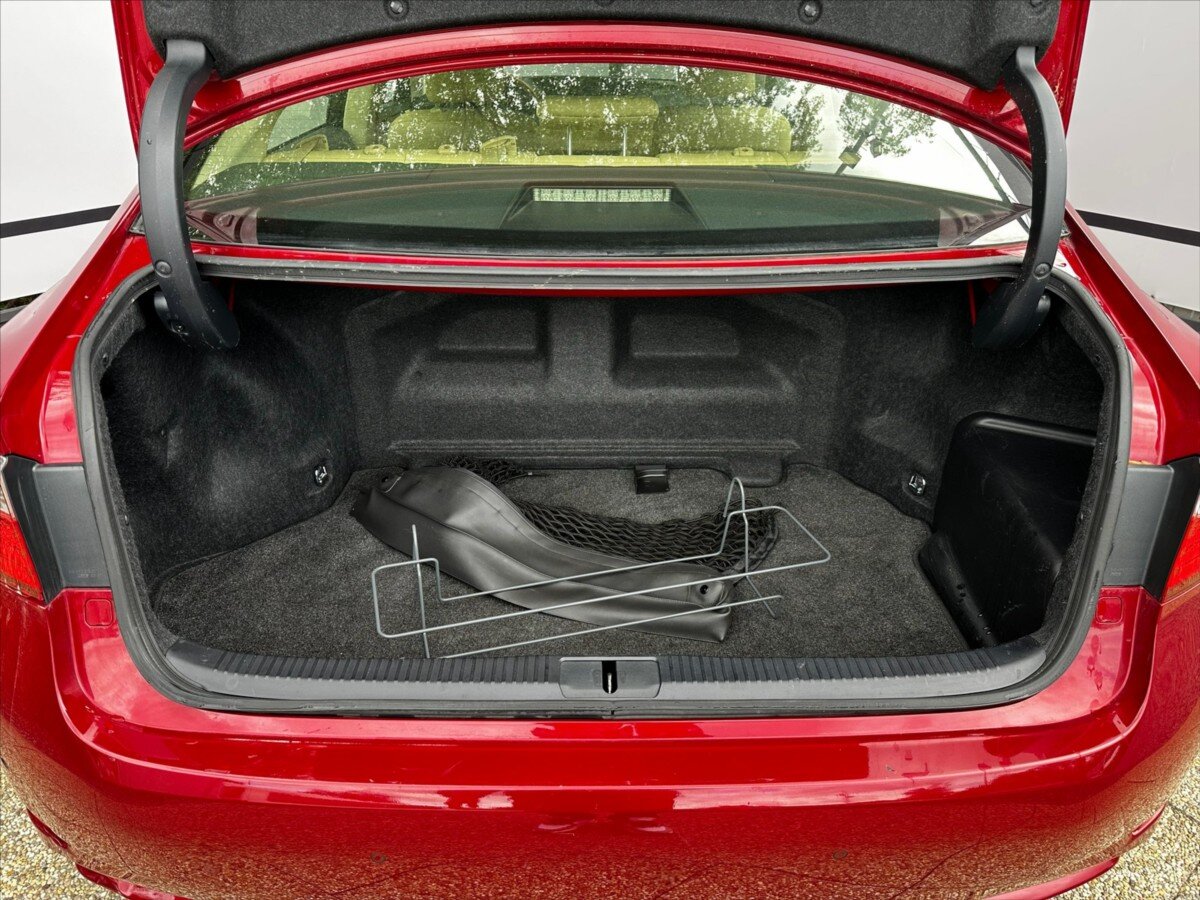 Lexus ES 300h Sedan / Limuzína 3,0 l 116 kw
