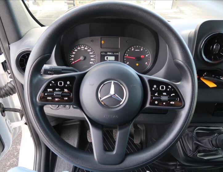 Mercedes-Benz Sprinter 16