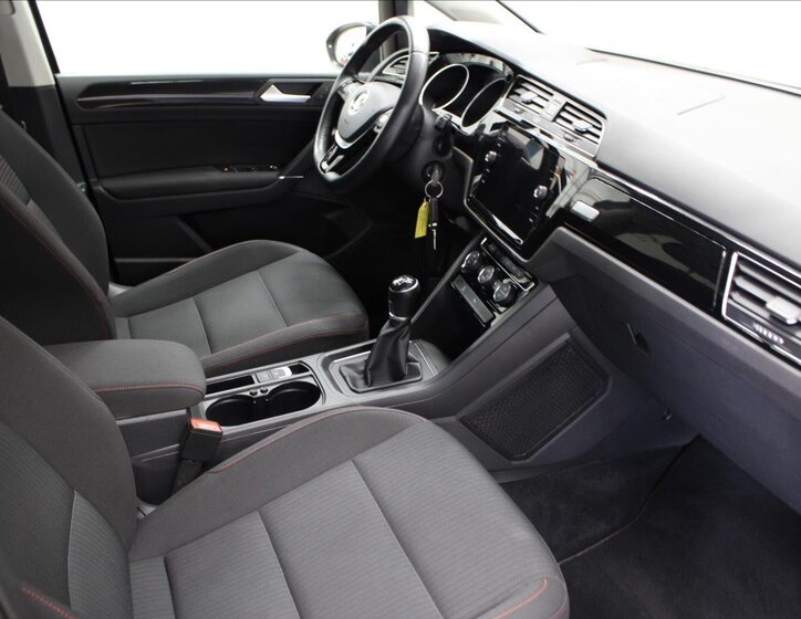 Volkswagen Touran SUV / Terénní 1,2 l 81 kw