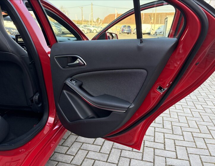 Mercedes-Benz Třídy A Hatchback 1,6 l 90 kw