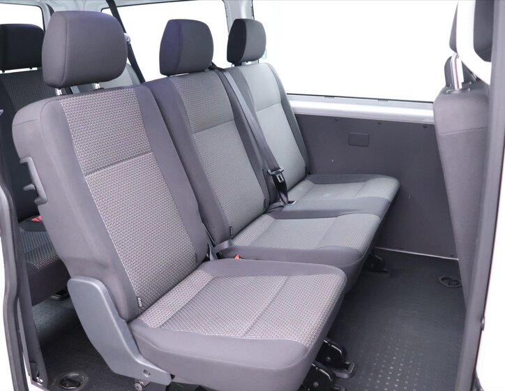 Volkswagen Transporter Kombi 2,0 l 81 kw