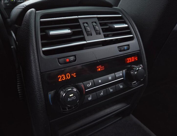 BMW Řada 7 Sedan / Limuzína 4,4 l 300 kw