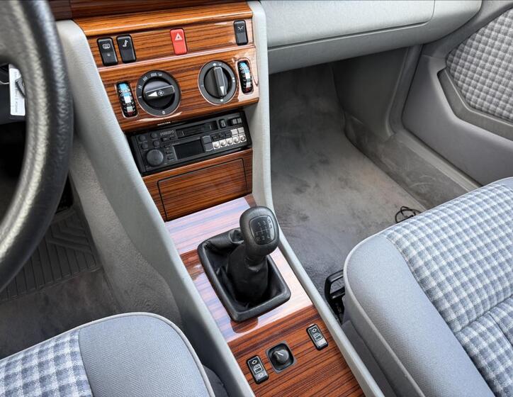 Mercedes-Benz 124 10