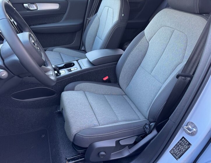 Volvo XC40 SUV / Terénní 2,0 l 120 kw