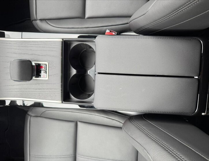 Land Rover Range Rover Velar SUV 2,0 l 150 kw