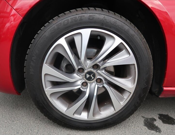 DS Automobiles DS4 Hatchback 1,6 l 88 kw