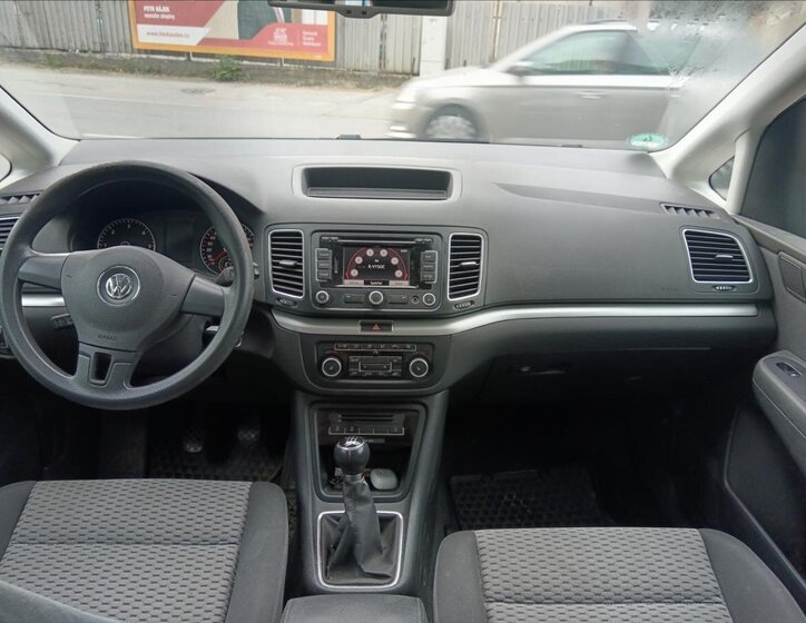 Volkswagen Sharan Kombi 2,0 l 103 kw