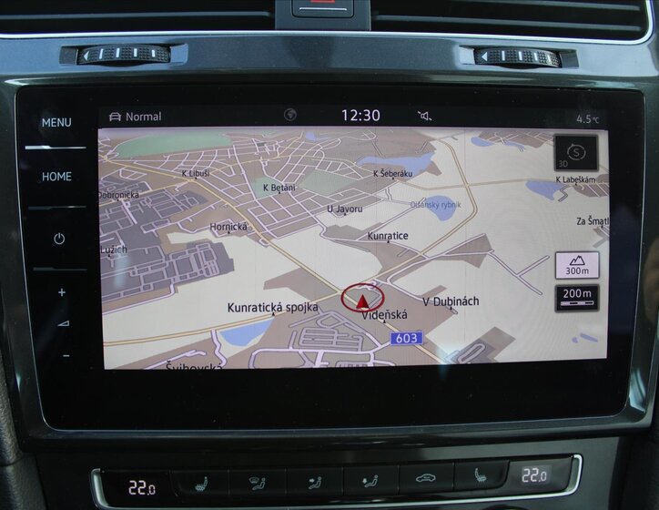 Volkswagen e-Golf 16