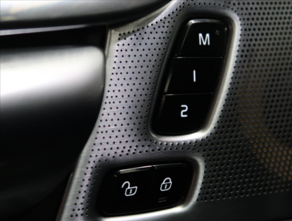 Volvo S90 Sedan / Limuzína 2,0 l 235 kw