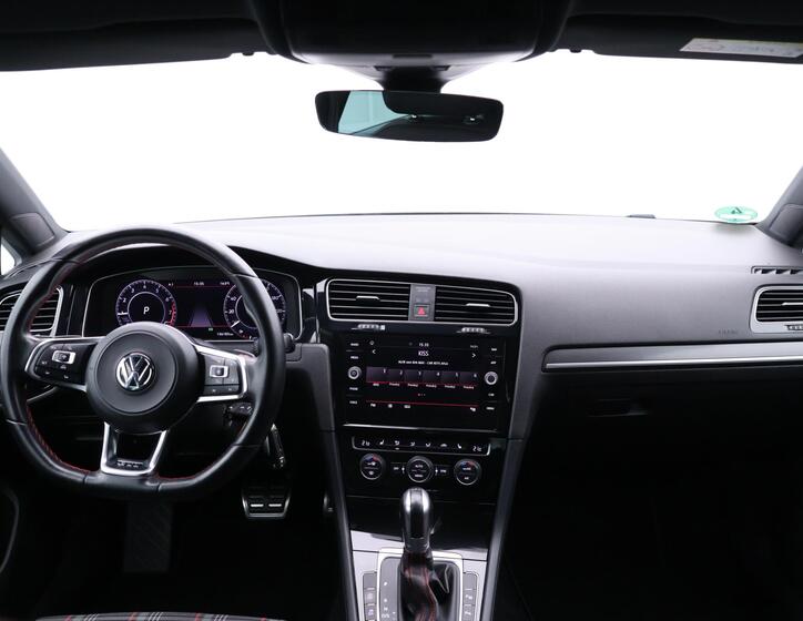 Volkswagen Golf 24