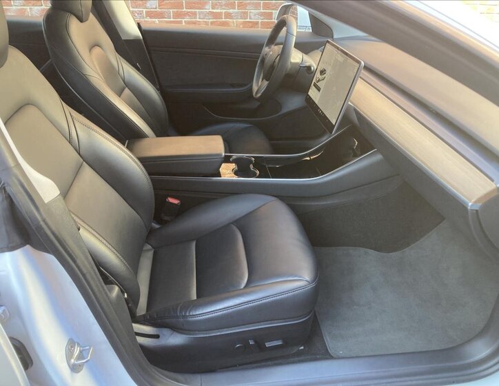 Tesla Model 3 Sedan 0,0 208 kw