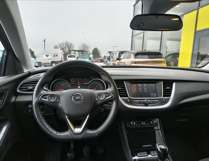 Opel Grandland SUV / Terénní 1,2 l 96 kw