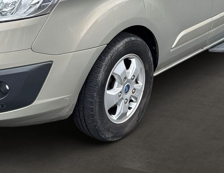 Ford Tourneo Custom 6