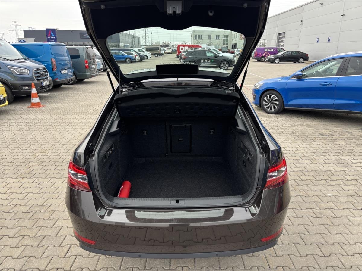 Škoda Superb Sedan / Limuzína 2,0 l 140 kw