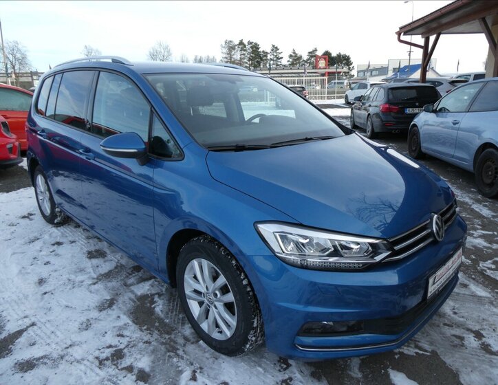 Volkswagen Touran 1